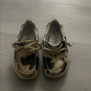 Very G Kids Moccasins in Black and Tan